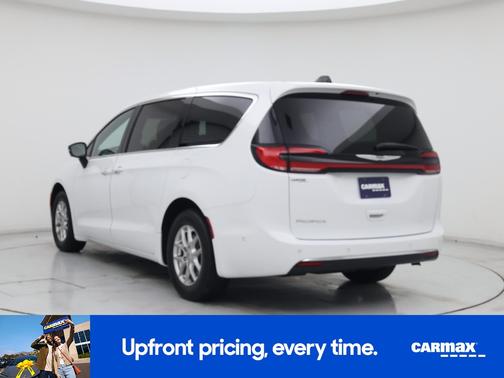 White 2025 Chrysler Pacifica Select
