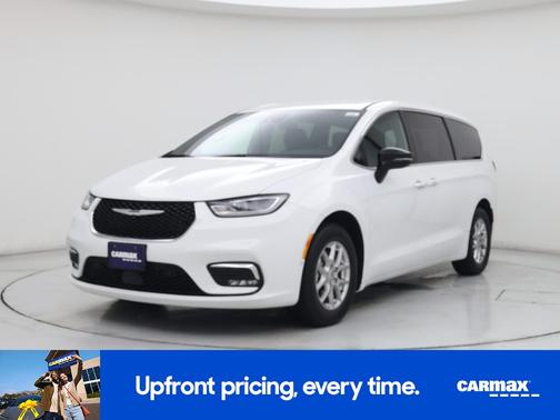 White 2025 Chrysler Pacifica Select