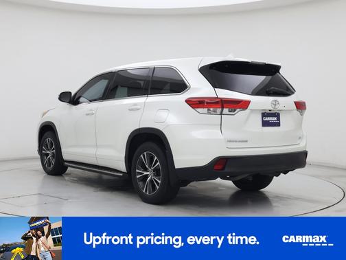 White 2018 Toyota Highlander LE