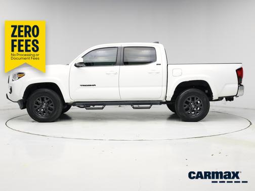 White 2022 Toyota Tacoma SR5