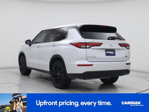 White 2024 Mitsubishi Outlander SE Black Edition