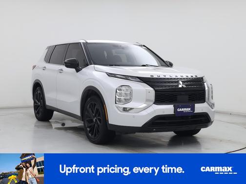White 2024 Mitsubishi Outlander SE Black Edition