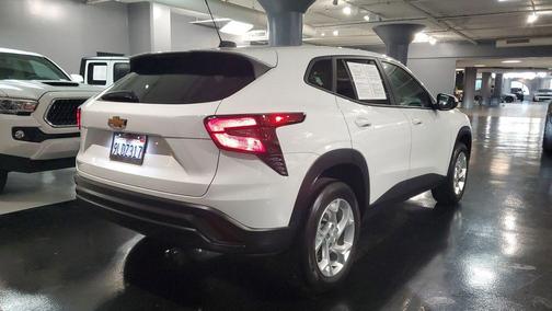 2025 Chevrolet Trax LS