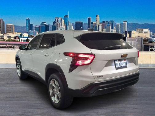 2025 Chevrolet Trax LS