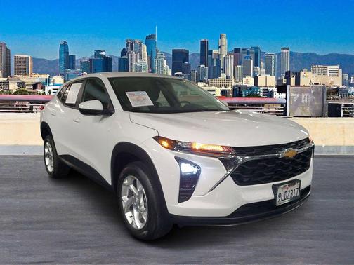 2025 Chevrolet Trax LS