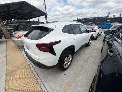 2025 Chevrolet Trax LS