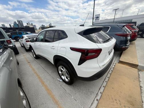 2025 Chevrolet Trax LS