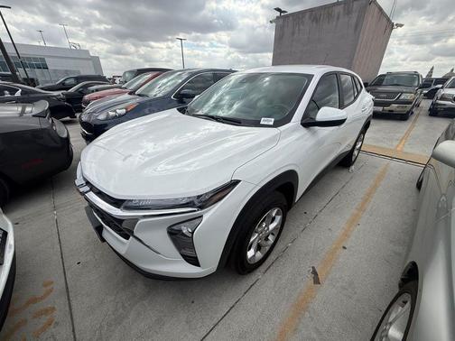 2025 Chevrolet Trax LS