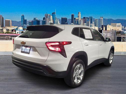 2025 Chevrolet Trax LS