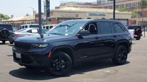 2025 Jeep Grand Cherokee Laredo
