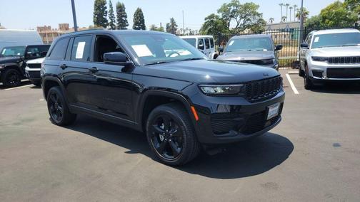2025 Jeep Grand Cherokee Laredo