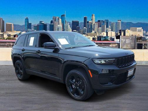 2025 Jeep Grand Cherokee Laredo