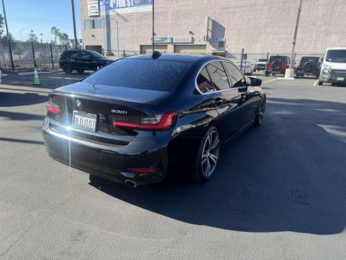2019 BMW 330 i