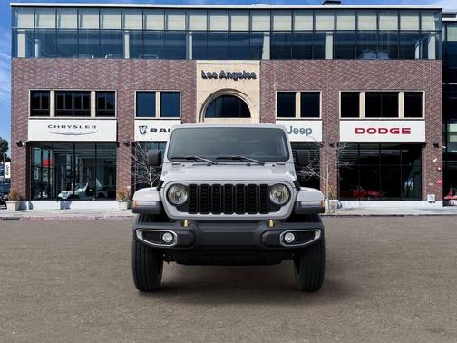 Bright White Clearcoat 2026 Jeep Gladiator 85th Anniversary Edition