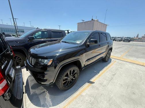 Diamond Black 2017 Jeep Grand Cherokee Altitude