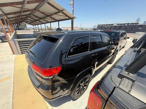 Diamond Black 2017 Jeep Grand Cherokee Altitude