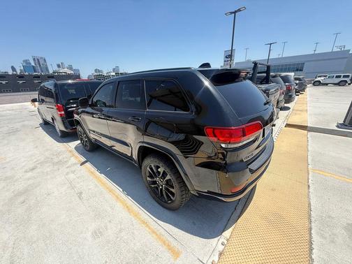 Diamond Black 2017 Jeep Grand Cherokee Altitude
