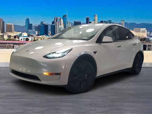 White 2025 Tesla Model Y Long Range