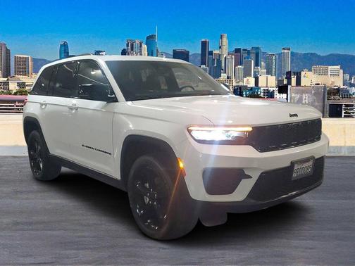 2025 Jeep Grand Cherokee Laredo