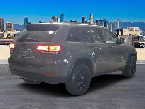 Sting Gray Clearcoat 2019 Jeep Grand Cherokee Laredo