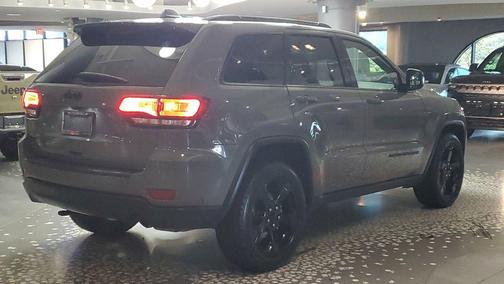 Sting Gray Clearcoat 2019 Jeep Grand Cherokee Laredo