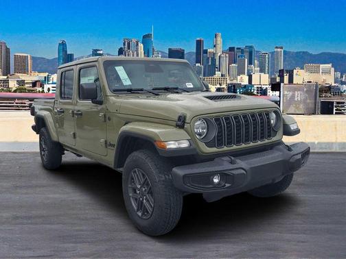 2026 Jeep Gladiator Sport
