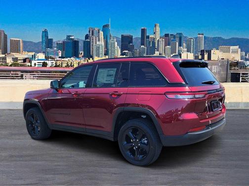 2025 Jeep Grand Cherokee Laredo