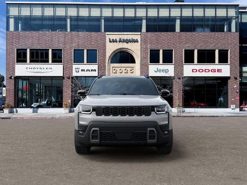 Silver Zynith Clearcoat 2026 Jeep Cherokee Overland