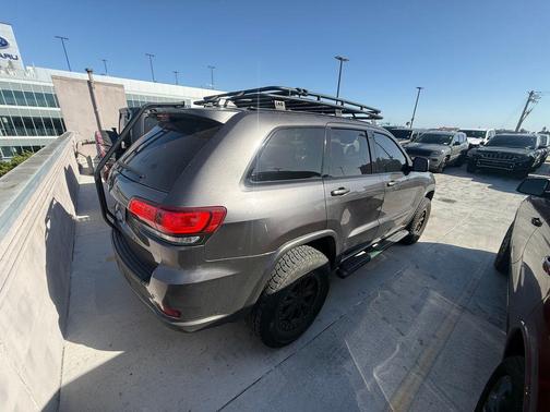 Granite Crystal Clearcoat Metallic 2020 Jeep Grand Cherokee Altitude
