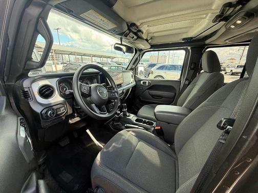 2025 Jeep Gladiator Sport