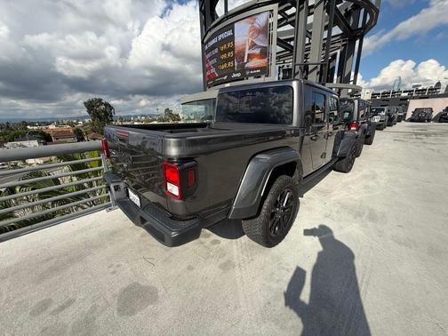 2025 Jeep Gladiator Sport