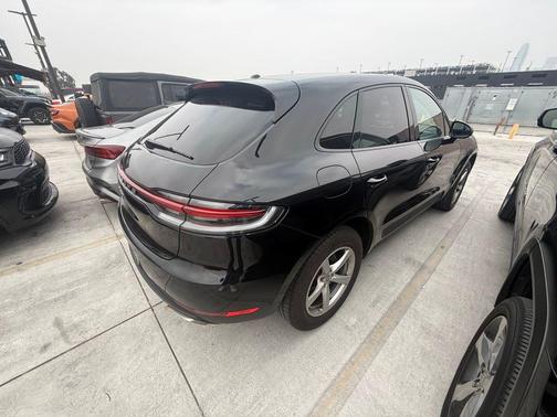2020 Porsche Macan Base