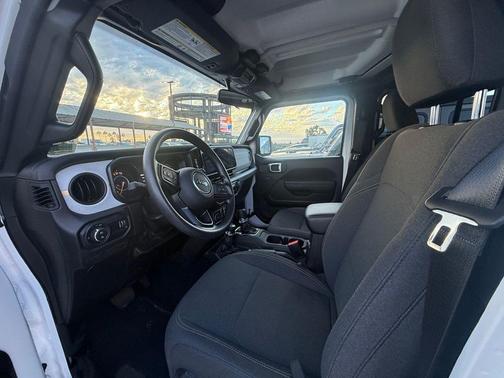 2025 Jeep Gladiator Sport