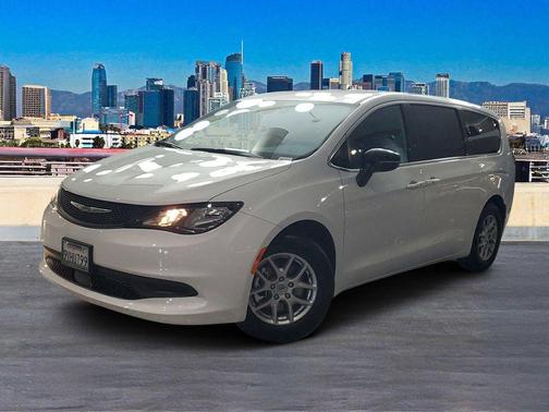 2025 Chrysler Voyager LX