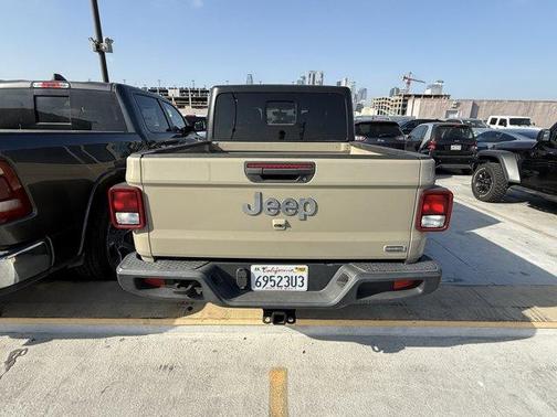 2022 Jeep Gladiator Overland
