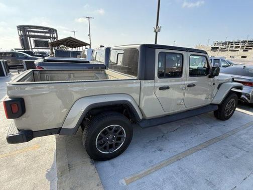 2022 Jeep Gladiator Overland