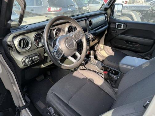 2022 Jeep Gladiator Overland