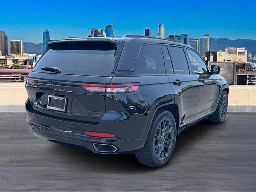 2025 Jeep Grand Cherokee Summit