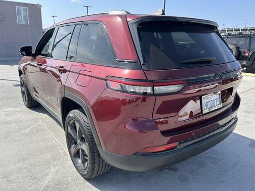 2025 Jeep Grand Cherokee Laredo