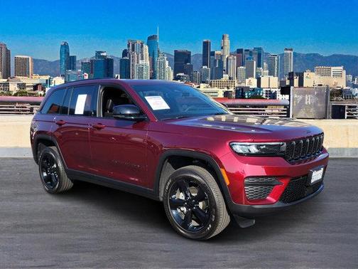 2025 Jeep Grand Cherokee Laredo
