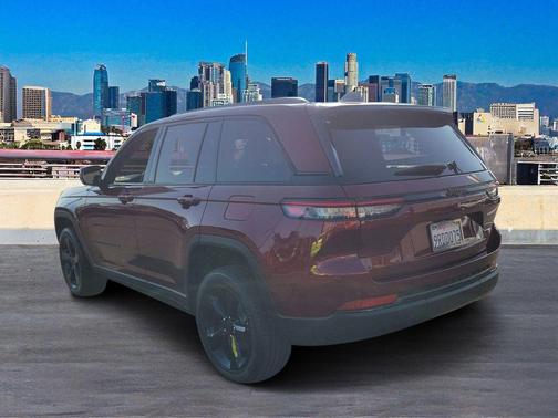 2025 Jeep Grand Cherokee Laredo