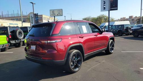 2025 Jeep Grand Cherokee Laredo