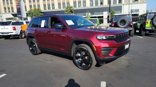2025 Jeep Grand Cherokee Laredo