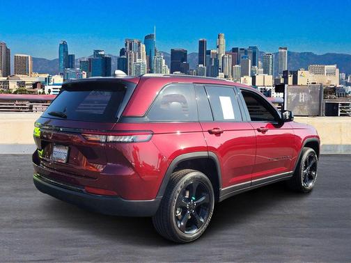 2025 Jeep Grand Cherokee Laredo