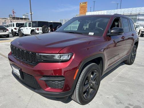 2025 Jeep Grand Cherokee Laredo