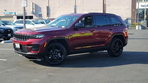 2025 Jeep Grand Cherokee Laredo