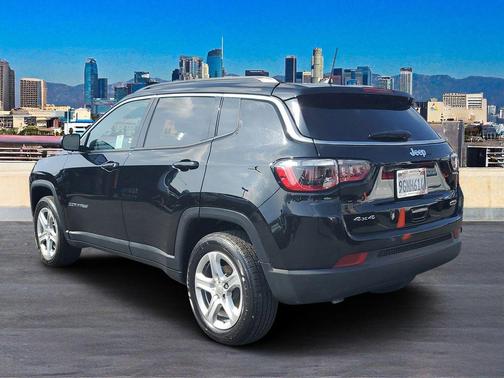Diamond Black 2023 Jeep Compass Latitude