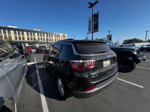 Diamond Black 2023 Jeep Compass Latitude
