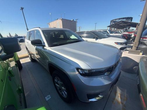 2025 Jeep Grand Cherokee Laredo