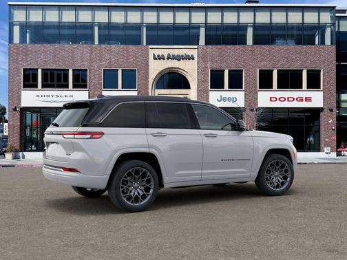Bright White Clearcoat 2026 Jeep Grand Cherokee Summit